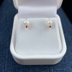 Pearl stud earnings